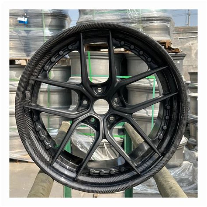 Do carbon fiber wheels crack?